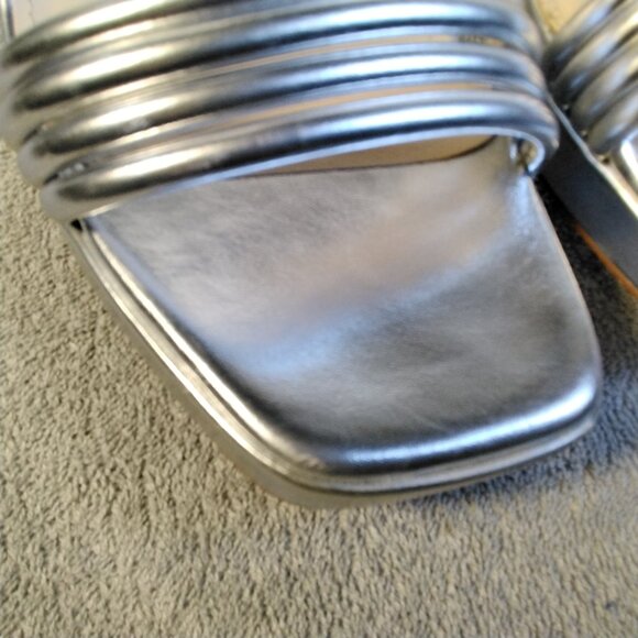 Chic & Modern Modatope Silver Metallic Block Heels Size 10 Ankle Strap Platform - Picture 2 of 16